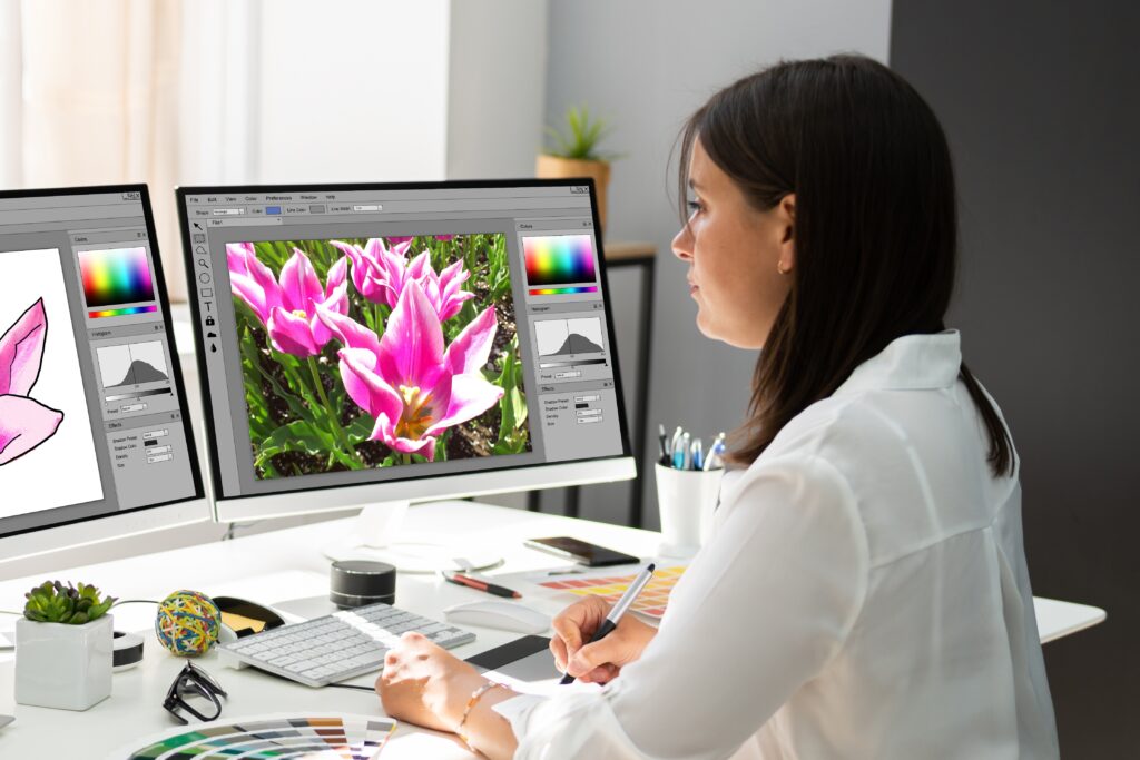 office,designer,at,work:,graphic,artist,on,computer